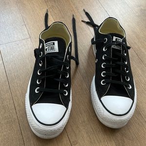 Converse womens size 6 sneakers